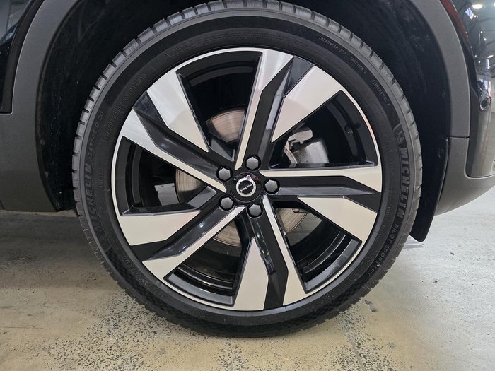 2023 Volvo XC40 Ultimate B5 Dark