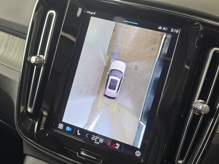 2023 Volvo XC40 Ultimate B5 Dark