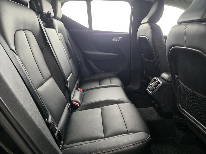 2023 Volvo XC40 Ultimate B5 Dark