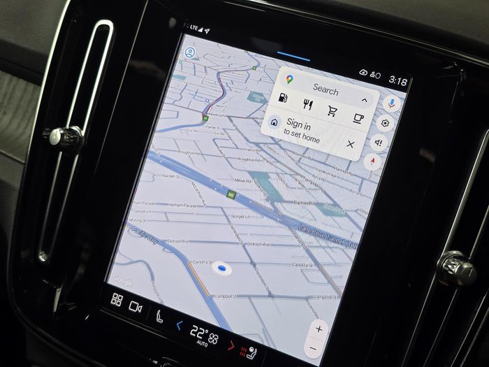 2023 Volvo XC40 Ultimate B5 Dark