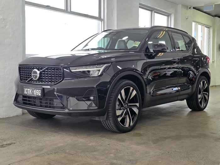 2023 Volvo XC40 Ultimate B5 Dark