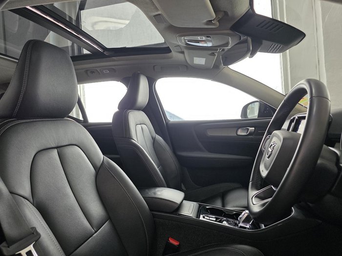 2023 Volvo XC40 Ultimate B5 Dark