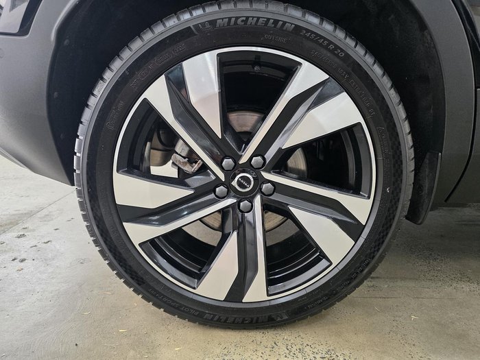 2023 Volvo XC40 Ultimate B5 Dark