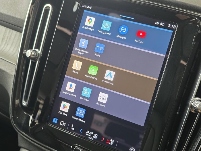 2023 Volvo XC40 Ultimate B5 Dark