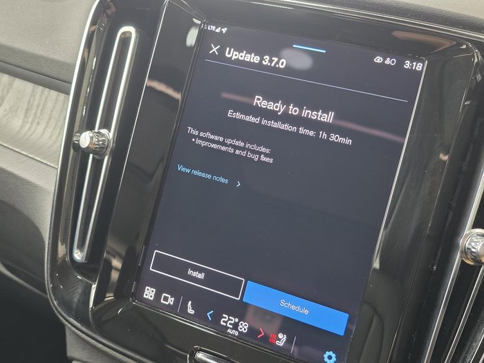 2023 Volvo XC40 Ultimate B5 Dark