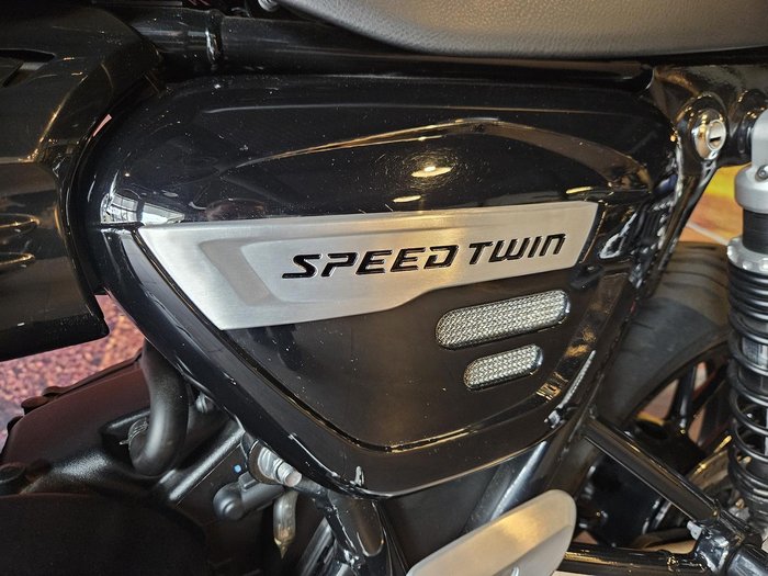 2022 Triumph Speed Twin 1200 Speed Twin Black