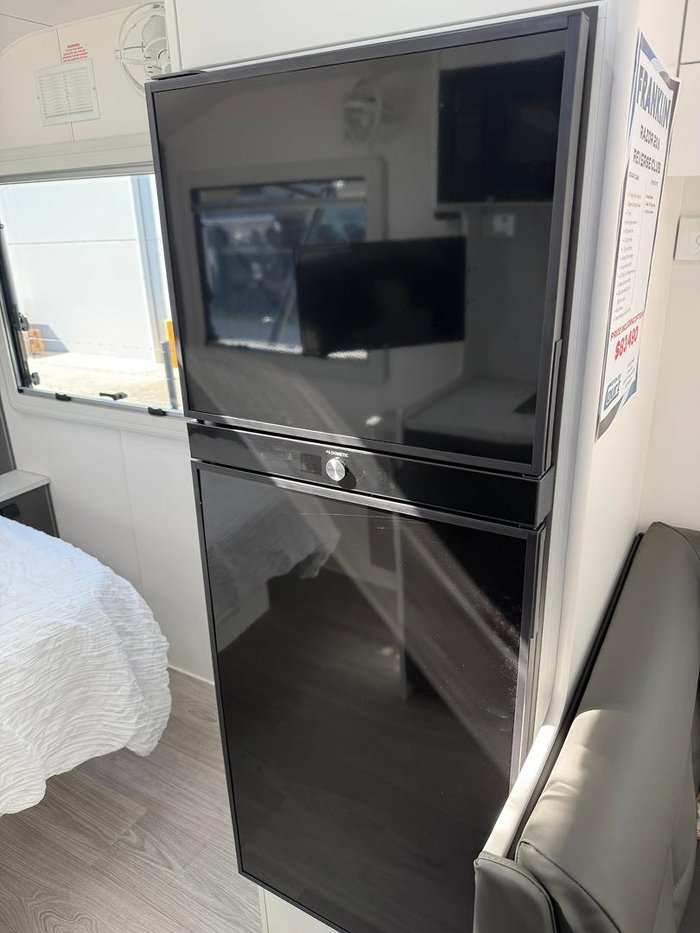 2025 Franklin Razor 206 Club Lounge