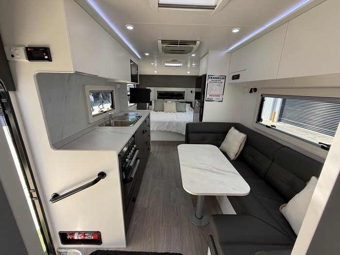 2025 Franklin Razor 206 Club Lounge