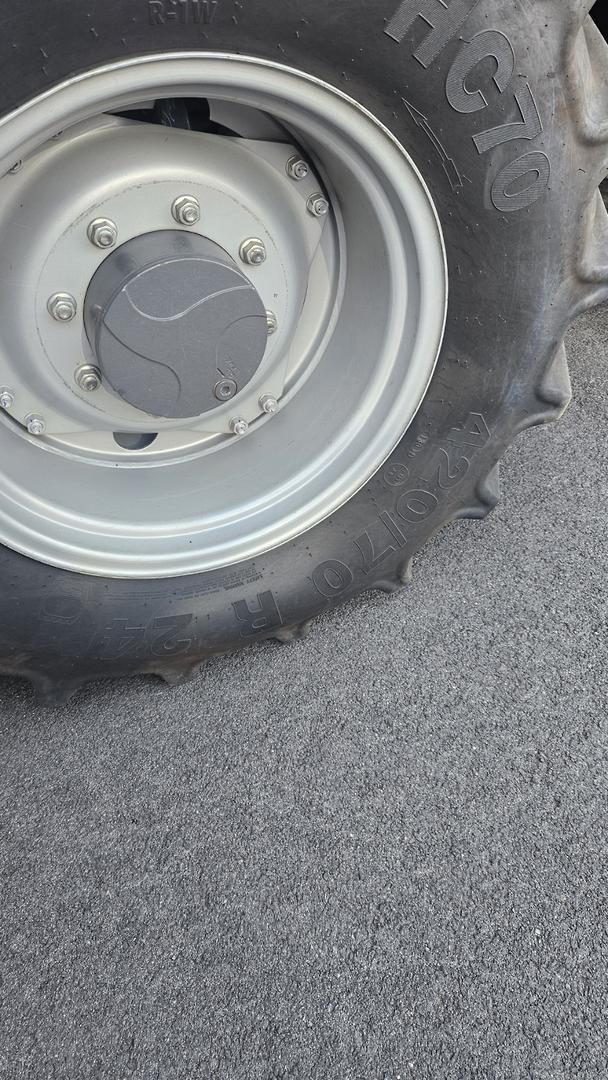 2023 Massey Ferguson 5711 Dyna-4 Red