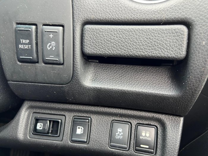 2015 Nissan Navara ST-X D23 4X4 Dual Range White Diamond