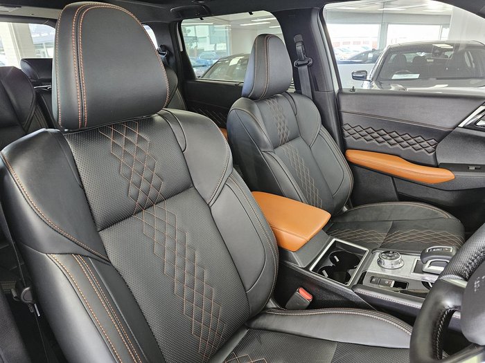 2023 Mitsubishi Outlander PHEV Exceed Tourer ZM MY24 AWD White Diamond with Black Mica Roof