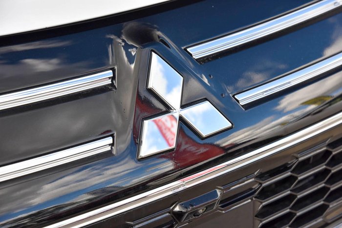 2025 Mitsubishi Outlander Exceed Tourer ZM MY25 AWD White Diamond with Black Mica Roof