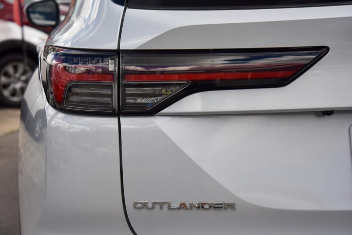 2025 Mitsubishi Outlander Exceed Tourer ZM MY25 AWD White Diamond with Black Mica Roof