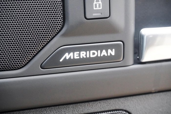 2025 Land Rover Defender 110 D350 X-Dynamic SE