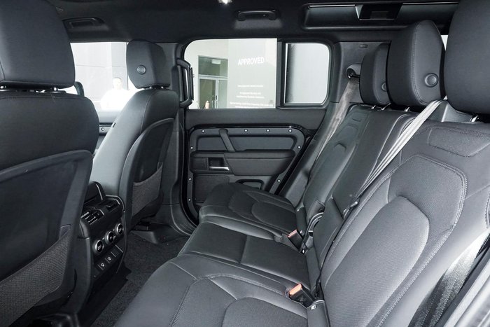 2025 Land Rover Defender 110 D350 X-Dynamic SE