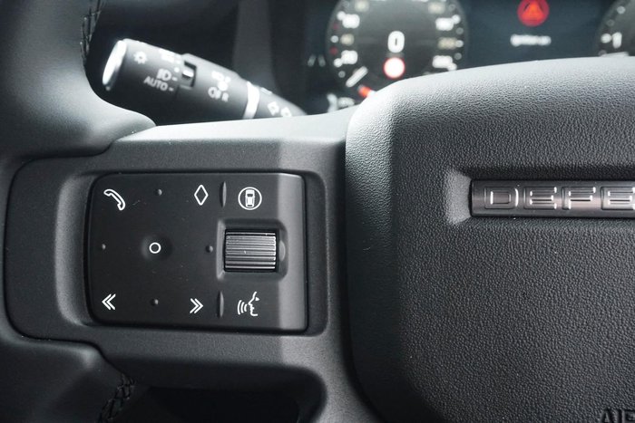 2025 Land Rover Defender 110 D350 X-Dynamic SE