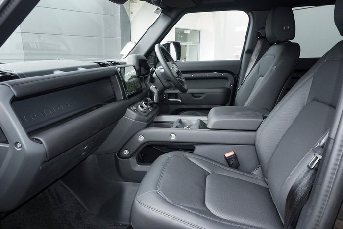 2025 Land Rover Defender 110 D350 X-Dynamic SE