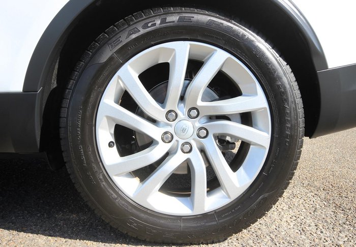 2019 Land Rover Discovery SD4 SE Series 5 MY19 4X4 Dual Range Fuji White