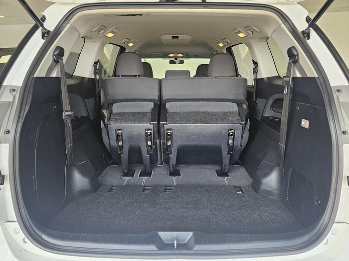 2016 Toyota Tarago GLi ACR50R White