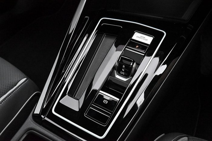 2025 Volkswagen Golf 110TSI R-Line