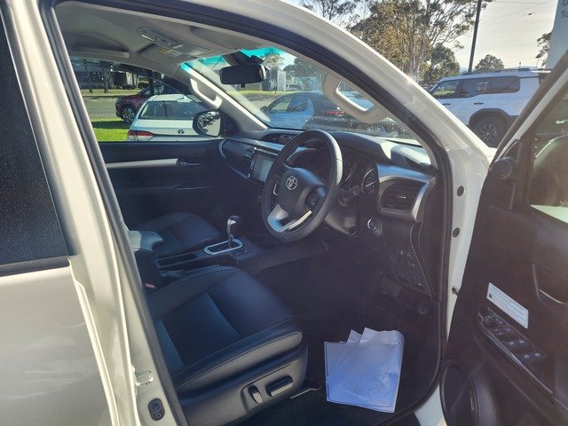 2022 Toyota HiLux SR5