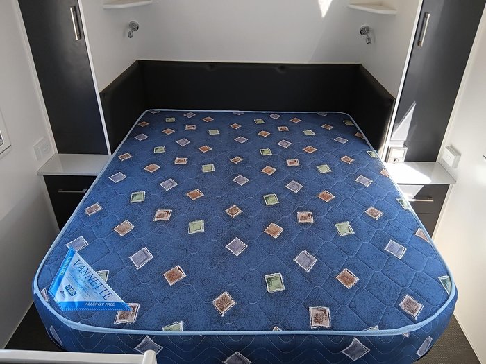 2017 New Age Caravans Manta Ray Mr19er 20'8