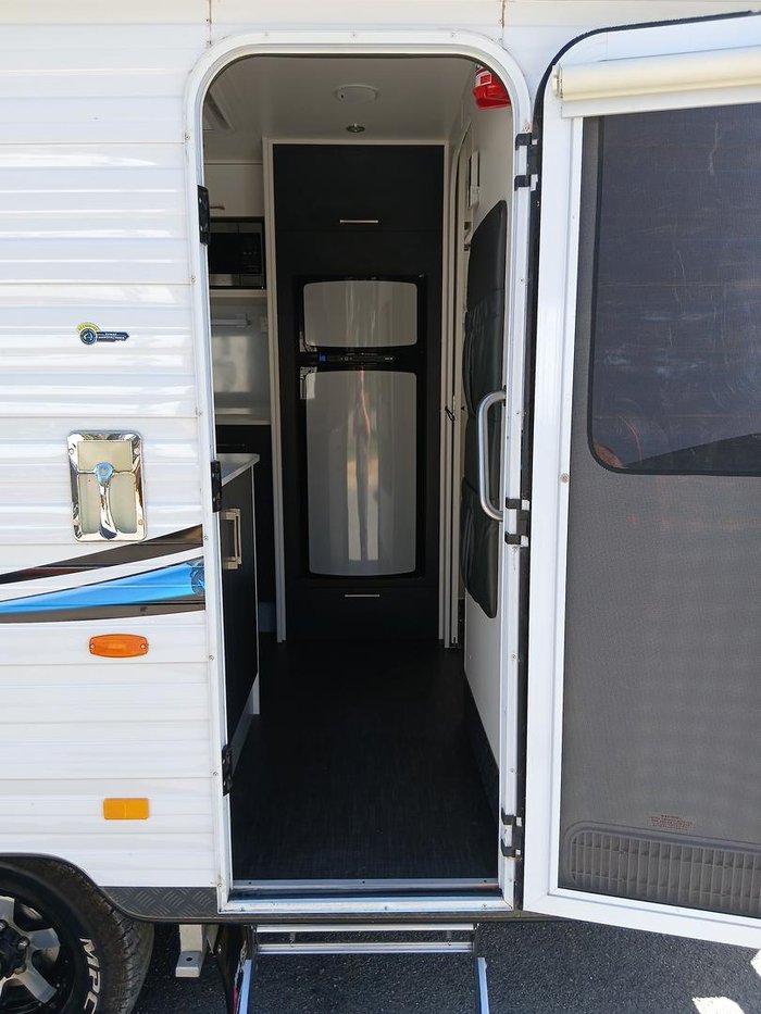 2017 New Age Caravans Manta Ray Mr19er 20'8