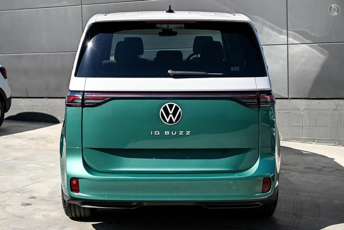 2025 Volkswagen ID. Buzz Pro BEV560