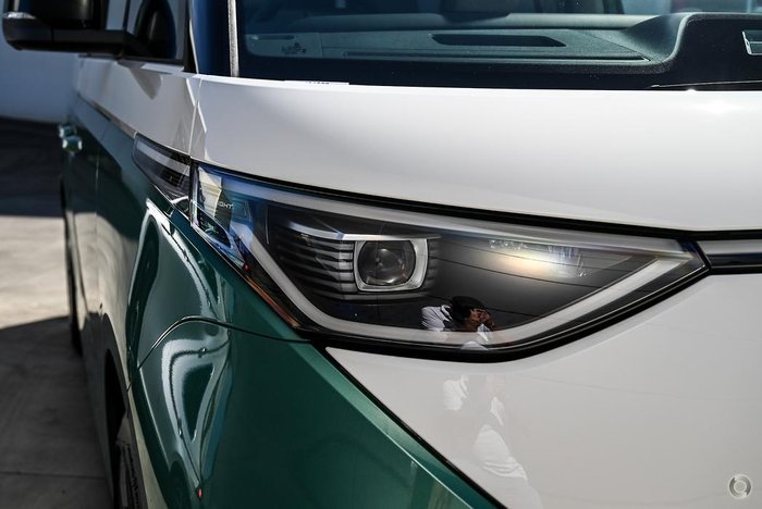 2025 Volkswagen ID. Buzz Pro BEV560