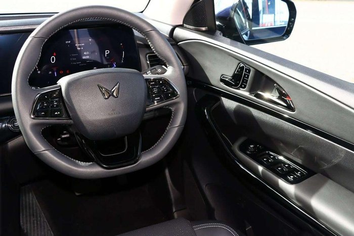 2025 Mahindra XUV700 AX7L