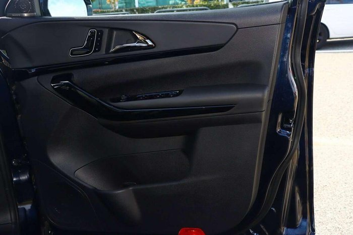 2025 Mahindra XUV700 AX7L