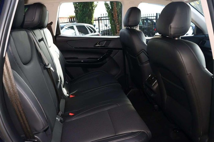 2025 Mahindra XUV700 AX7L