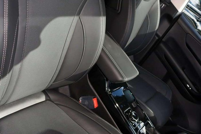 2025 Mahindra XUV700 AX7L