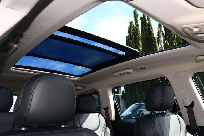 2025 Mahindra XUV700 AX7L