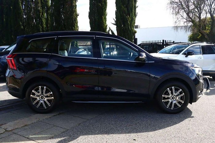 2025 Mahindra XUV700 AX7L