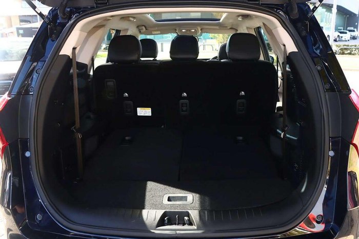 2025 Mahindra XUV700 AX7L