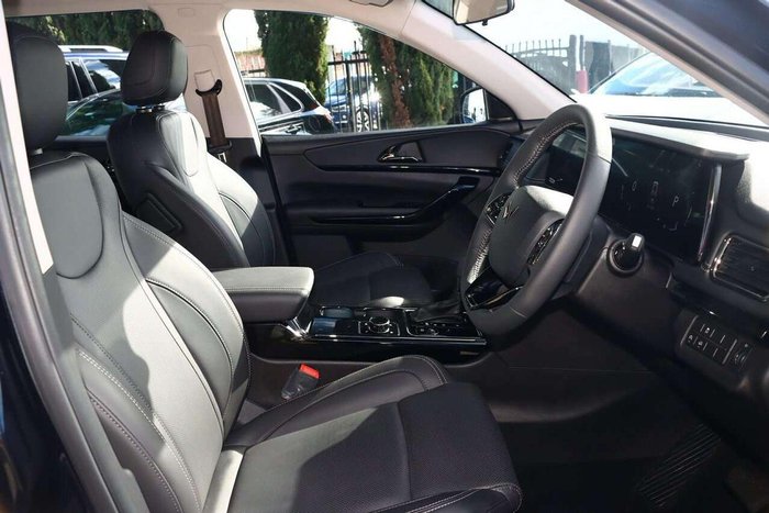 2025 Mahindra XUV700 AX7L