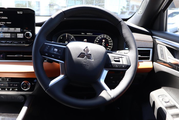 2025 Mitsubishi Outlander PHEV Exceed Tourer