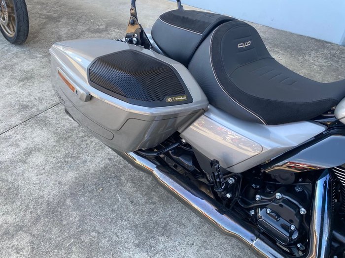 2023 HARLEY-DAVIDSON FLHXSE CVO STREET GLIDE Grey