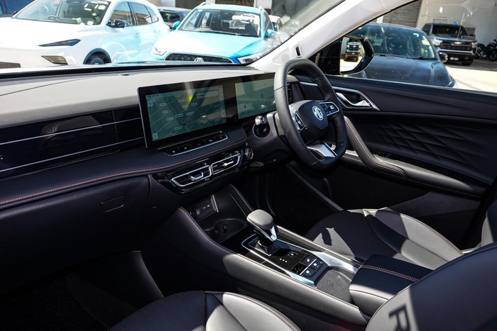 2025 MG HS Super Hybrid Essence