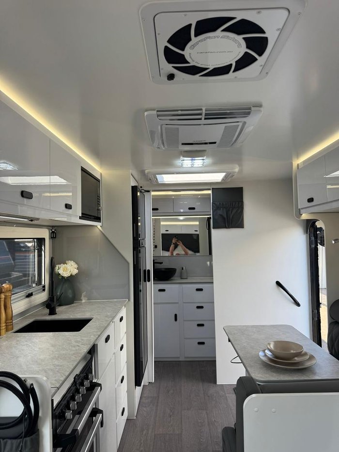 2025 JB Caravans Gator X 17'10 Rd L Lounge