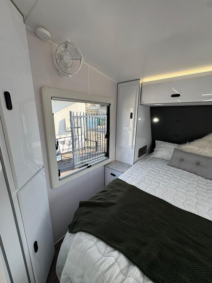 2025 JB Caravans Gator X 17'10 Rd L Lounge