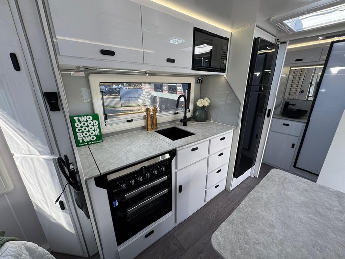 2025 JB Caravans Gator X 17'10 Rd L Lounge