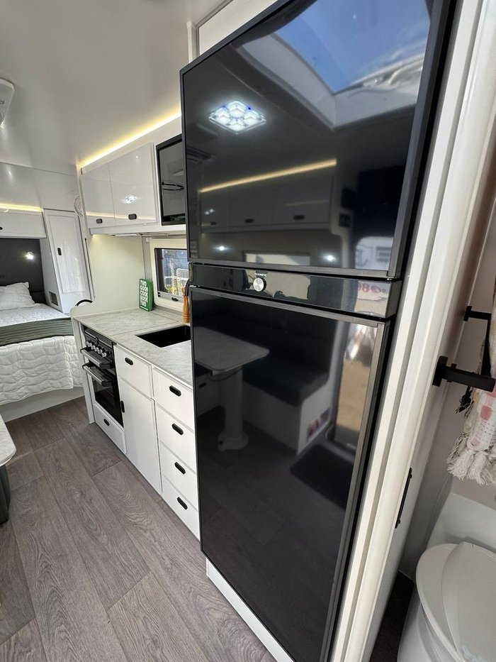2025 JB Caravans Gator X 17'10 Rd L Lounge