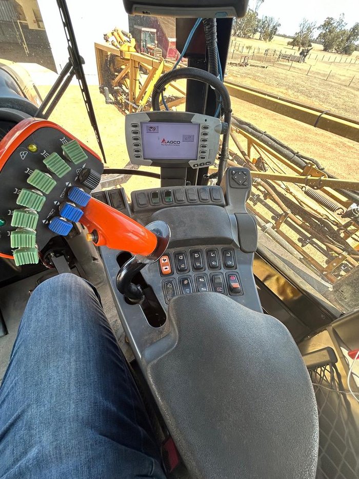 2011 Rogator Rg1300 Sp Sprayer