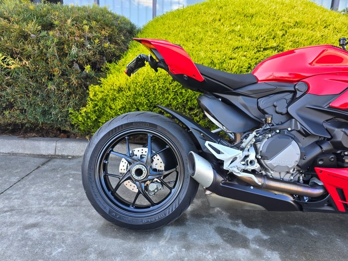 2023 DUCATI STREETFIGHTER V2 Red
