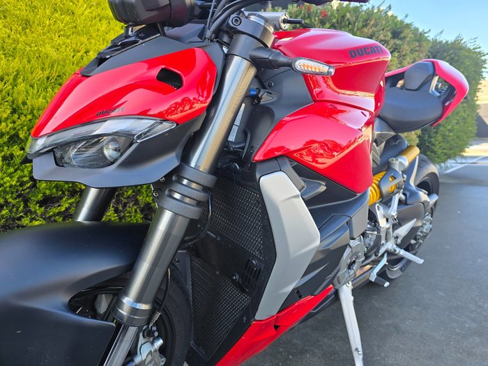 2023 DUCATI STREETFIGHTER V2 Red
