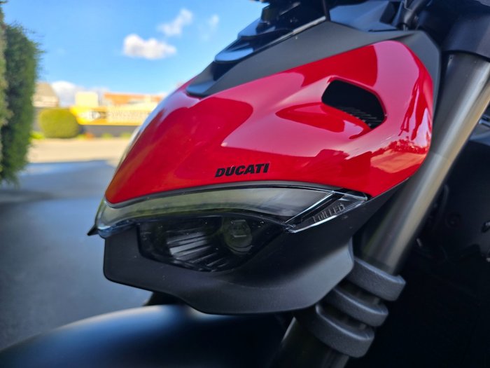 2023 DUCATI STREETFIGHTER V2 Red