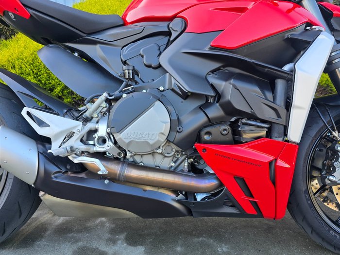 2023 DUCATI STREETFIGHTER V2 Red
