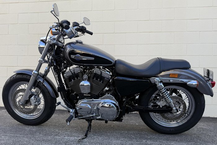 2014 Harley-Davidson 1200 Custom (XL1200C) Sportster